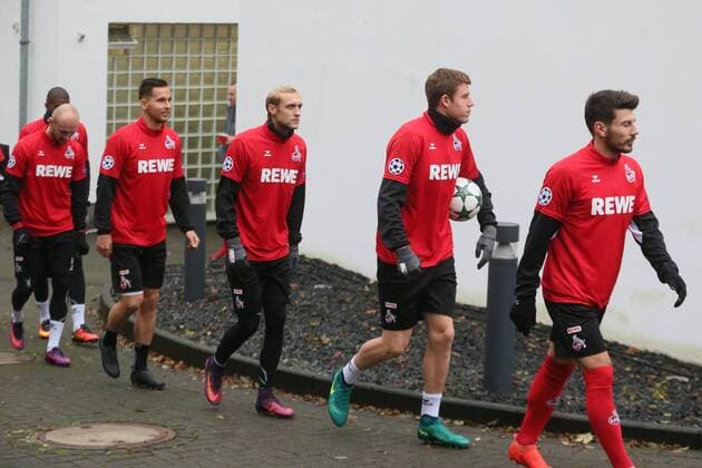 1.FC Köln Training im Karnevalsoutfit Champions League von links: Anthony Modeste, Konstantin Rausch, Pawel Olkowski, Marcel Risse, Dominique Heintz und Milos Jojic auf dem Weg zum Trainingsplatz 11.11.2016