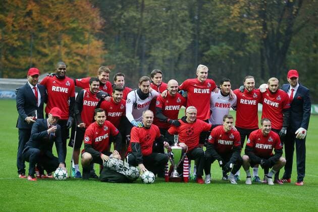 1.FC Köln Training im Karnevalsoutfit Champions League Mannschaftsfoto 11.11.2016