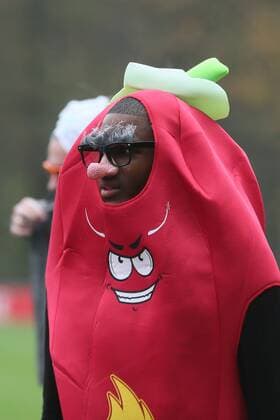 1.FC Köln Training im Karnevalsoutfit Champions League nach dem Training gingen die Spieler in individuellen Kostümen gemeinsam feiern Anthony Modeste als scharfe Chili 11.11.2016