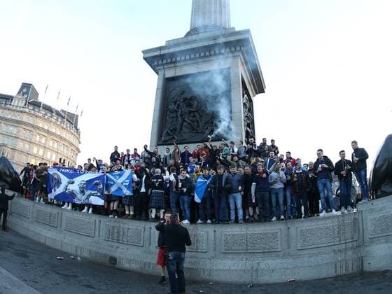 Bilder des Tages - SPORT Scotland fans defend on Trafalgar Square before the FIFA World Cup WM Weltmeisterschaft Fussball Qualifying Group F match at Wembley Stadium, London. Picture date: November 11th, 2016. Pic David Klein Sportimage EDITORIAL USE ONLY. No use with unauthorised audio, video, data, fixture lists, club league logos or live services. Online in-match use limited to 120 images, no video emulation. No use in betting, games or single club league player publications.