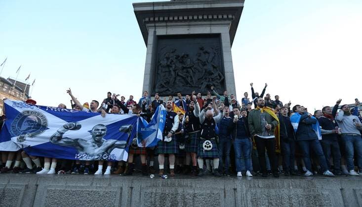 Scotland fans defend on Trafalgar Square before the FIFA World Cup WM Weltmeisterschaft Fussball Qualifying Group F match at Wembley Stadium, London. Picture date: November 11th, 2016. Pic David Klein Sportimage EDITORIAL USE ONLY. No use with unauthorised audio, video, data, fixture lists, club league logos or live services. Online in-match use limited to 120 images, no video emulation. No use in betting, games or single club league player publications.