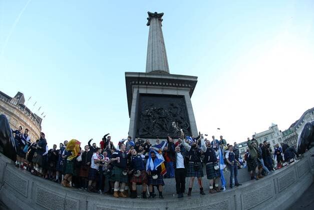 Scotland fans defend on Trafalgar Square before the FIFA World Cup WM Weltmeisterschaft Fussball Qualifying Group F match at Wembley Stadium, London. Picture date: November 11th, 2016. Pic David Klein Sportimage EDITORIAL USE ONLY. No use with unauthorised audio, video, data, fixture lists, club league logos or live services. Online in-match use limited to 120 images, no video emulation. No use in betting, games or single club league player publications.