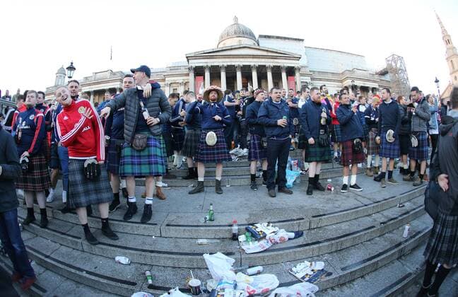 Scotland fans descend on Trafalgar Square before the FIFA World Cup WM Weltmeisterschaft Fussball Qualifying Group F match at Wembley Stadium, London. Picture date: November 11th, 2016. Pic David Klein Sportimage EDITORIAL USE ONLY. No use with unauthorised audio, video, data, fixture lists, club league logos or live services. Online in-match use limited to 120 images, no video emulation. No use in betting, games or single club league player publications.