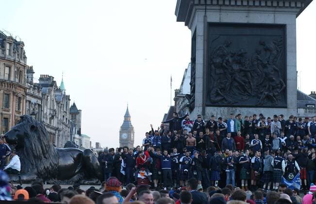 Scotland fans descend on Trafalgar Square before the FIFA World Cup WM Weltmeisterschaft Fussball Qualifying Group F match at Wembley Stadium, London. Picture date: November 11th, 2016. Pic David Klein Sportimage EDITORIAL USE ONLY. No use with unauthorised audio, video, data, fixture lists, club league logos or live services. Online in-match use limited to 120 images, no video emulation. No use in betting, games or single club league player publications.
