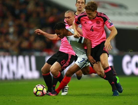 England v Scotland - FIFA World Cup WM Weltmeisterschaft Fussball 2018 Qualifier . . London, UK . . 11.11.2016 Scott Brown (S) Raheem Sterling (E) Christophe Berra (S) 