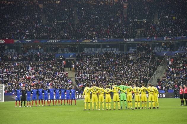 Fußball, WM Quali, Frankreich - Schweden Minute de silence en hoage aux victimes des attentats du 13 novembre 2015 FOOTBALL : Frankreich - Schweden Nationalteam Länderspiel - Eliminatoires CM2018 - Paris - 11 11 2016 JBAutissier Panoramic 