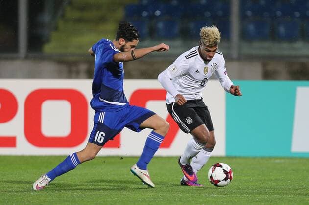 Fußball, WM Quali, San Marino - Deutschland l-r: im Zweikampf, Aktion, mit Davide Cesarini 16 (San Marino) und Serge Gnabry 8 (Deutschland), San Marino vs. Deutschland, Fussball, WM-Qualifikation, 11.11.2016 , San Marino Copyright: xKolbert Eibner-Pressefotox EP_CKT