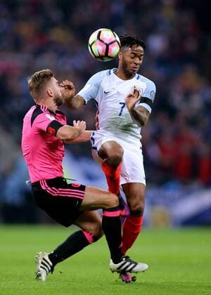 Themen der Woche Bilder des Tages - SPORT 11.11.2016. Wembley Stadium, London, England. World Cup Qualifying Football. England versus Scotland. Raheem Sterling of England clashes with James Morrison of Scotland during a challenge xMarkxKertonx  ActionPlus11808493