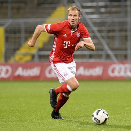 v.li.: Holger Badstuber (Bayern München, FCB, 3) Freisteller, Einzelbild, Aktion, Action, Fussball, Regionalliga Bayern, FC Bayern München II - SV Seligenporten, xslx