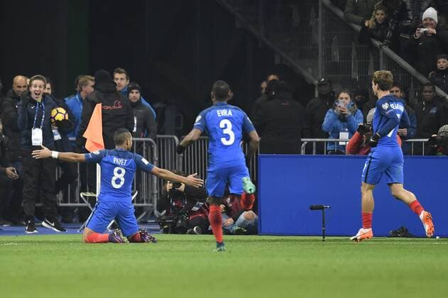 Fußball, WM Quali, Frankreich - Schweden 161111 Frankrikes Dimitri Payet jublar efter att han har gjort 2-1 Frankreich - Schweden Nationalteam Länderspiel WM Quali Paris  Copyright: PETTERxARVIDSON BB161111PA101