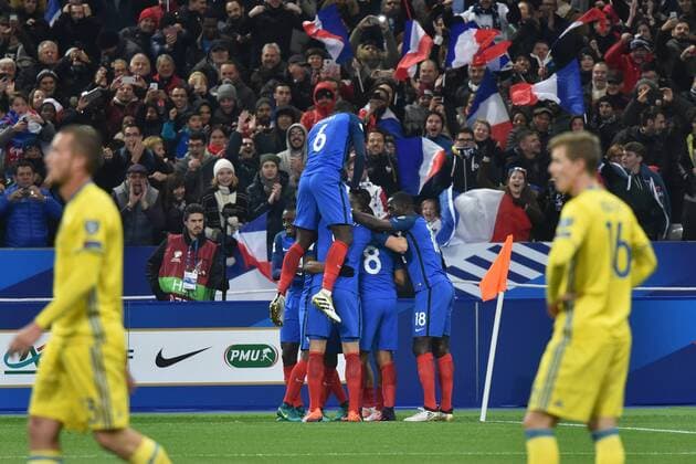 Joie de Dimitri Payet et Antoine Griezmann (france) et de leurs coequipiers FOOTBALL : Frankreich - Schweden Nationalteam Länderspiel - Qualification Coupe du Monde - Groupe A - 11 11 2016 FredericChambert Panoramic 