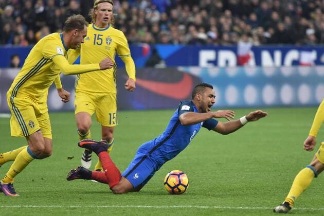 Fußball, WM Quali, Frankreich - Schweden Dimitri Payet (france) vs Andreas Granqvist (suede) FOOTBALL : Frankreich - Schweden Nationalteam Länderspiel - Qualification Coupe du Monde - Groupe A - 11 11 2016 FredericChambert Panoramic 