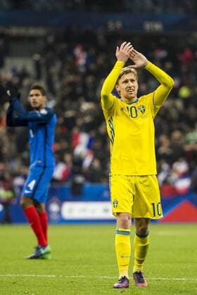 161111 Sveriges Emil Forsberg tackar publiken Frankreich - Schweden Nationalteam Länderspiel WM Quali Paris.  Copyright: PETTERxARVIDSON BB161111PA129