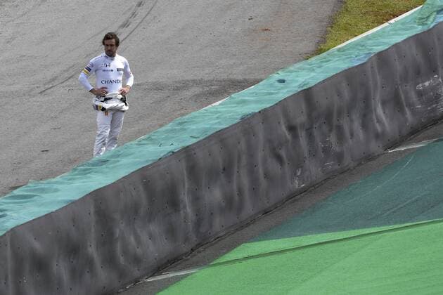 Formula 1 F1 Grand Prix of Brazil test day at Interlagos circuit. In this picture, Fernando Alonso after having crashed. xRUBIOx  RV RACING PRESS