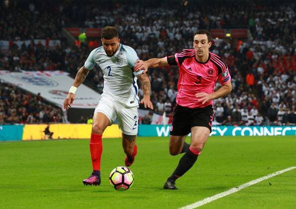 England v Scotland - FIFA World Cup WM Weltmeisterschaft Fussball 2018 Qualifier . . London, UK . . 11.11.2016 Kyle Walker (E) Lee Walker (S) 