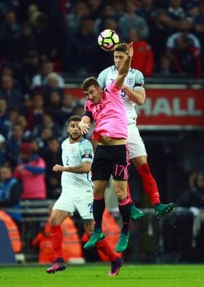 England v Scotland - FIFA World Cup WM Weltmeisterschaft Fussball 2018 Qualifier . . London, UK . . 11.11.2016 James McArthur (S) Gary Cahill (E) 