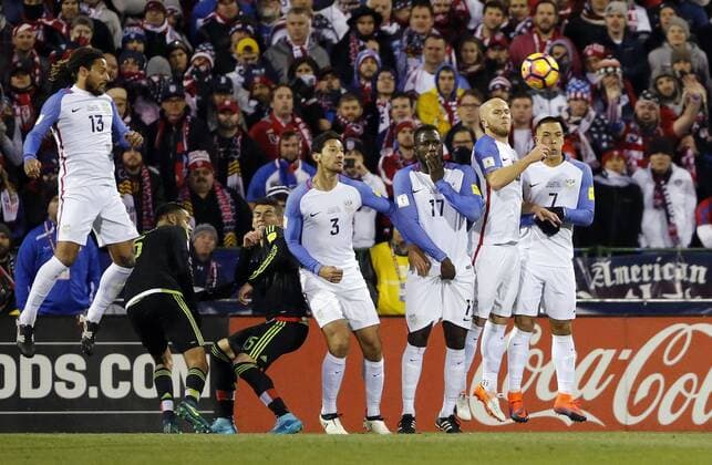 November 11, 2016 - Columbus, OH, USA - United States player form a wall during the first half against Mexico at Crew Stadium in Columbus on Friday, Nov. 11, 2016. Mexico won, 2-1. Mexico at United States - ZUMAm67_ 20161111_zaf_m67_051