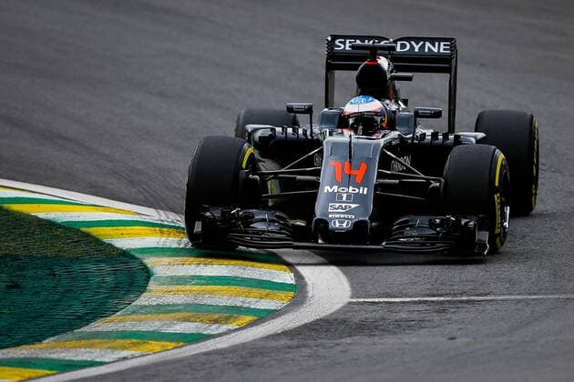 Formel 1, GP Brasilien Spanish driver Fernando Alonso from McLaren in action during the third free practice of Brazil s Formula One Grand Prix at Interlagos race track in Sao Paulo, Brazil, 12 November 2016. The GP will be celebrated tomorrow 13 November. BRAZIL S FORMULA ONE GRAND RPIX !ACHTUNG: NUR REDAKTIONELLE NUTZUNG!  SAO001 20161112-636145677967857794