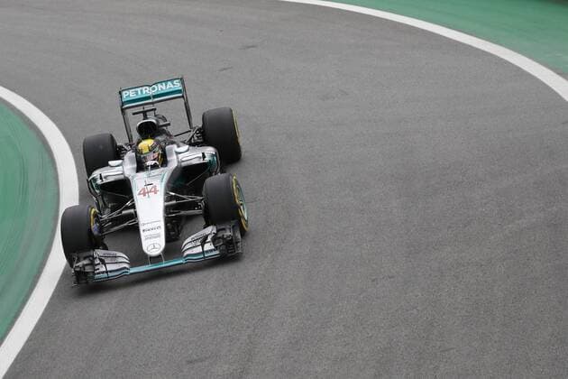 Formel 1, GP Brasilien British driver Lewis Hamilton from Mercedes in action during the third free practice of Brazil s Formula One Grand Prix at Interlagos race track in Sao Paulo, Brazil, 12 November 2016. The GP will be celebrated tomorrow 13 November. BRAZIL S FORMULA ONE GRAND RPIX !ACHTUNG: NUR REDAKTIONELLE NUTZUNG!  SAO001 20161112-636145752255064951