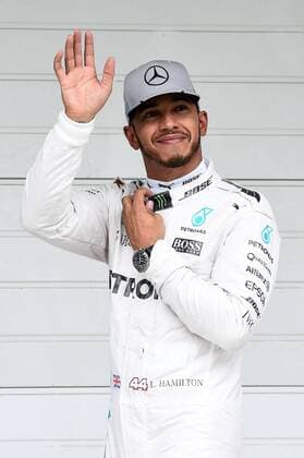 Bilder des Tages - SPORT Formel 1, GP Brasilien Lewis Hamilton (Mercedes AMG Petronas Formula One Team) winkt den Fans zu und freut sich ueber seine Pole Position, Grosser Preis von Brasilien 2016, Motorsport, Formel 1, 12.11.2016, Interlagos Copyright: xAndre Eibner-Pressefotox EP_JAE