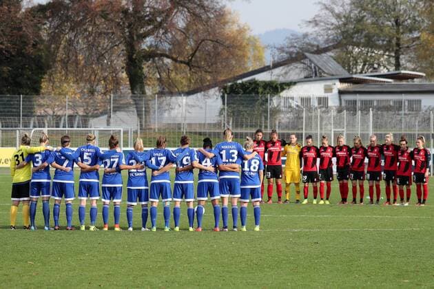 Schweigeminute, Gedenkminute für die ermordete Joggerin und Fußballerin Carolin Gruber, Fussball, Allianz Frauen-Bundesliga, SC Freiburg - SC Sand, xozx