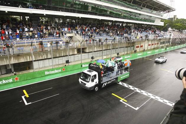 Grande Pr?mio do Brasil de F?rmula 1 2016 SÃO PAULO, SP - 13.11.2016: GRANDE PRÊMIO DO BRASIL DE FÓRMULA 1 2016 - Pictured pilots make the traditional parade to the audience before the start. Brazil Grand Prix Formula 1 in 2016 held this Sunday (13) at the Interlagos Circuit. (Photo: Aloisio Mauricio Fotoarena) x1229456x  AloisioxMauricio
