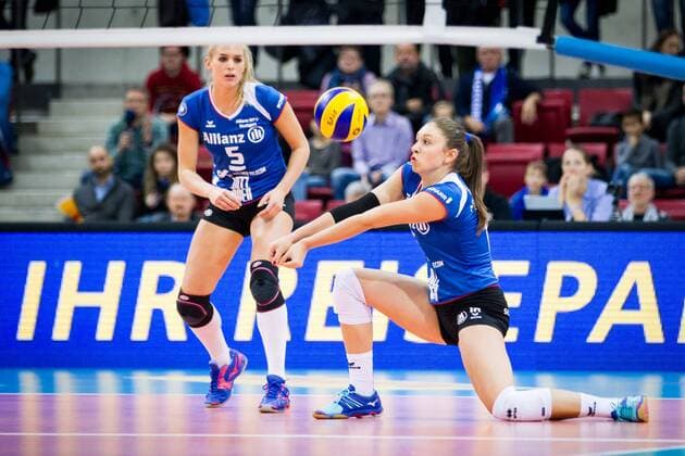 Annahme Kim Renkema (5 MTV) und Michaela Mljenkova (16 MTV); Volleyball Bundesliga: Allianz MTV Stuttgart vs VfB 91 Suhl, SCHARRena, Stuttgart Germany, 20161113; Stuttgart Copyright: xWuechnerx xEibner-Pressefotox EP_nwr