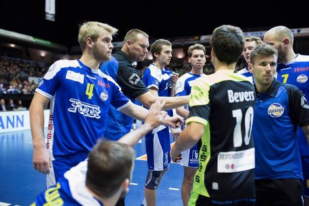 Berlin, Deutschland, 13.11.2016: Volleyball Bundesliga Saison 2016 2017 - Berlin Recycling Volleys - Solingen Volleys. Trainer Arno van Solkema (Solingen)