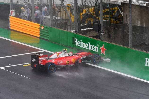 Themen der Woche Bilder des Tages - SPORT Formel 1, GP von Brasilien - Crash Kimi Räikkönen Unfall von Kimi Raikkoenen (Scuderia Ferrari), Grosser Preis von Brasilien 2016, Motorsport, Formel 1, 13.11.2016, Interlagos Copyright: xAndre Eibner-Pressefotox EP_JAE