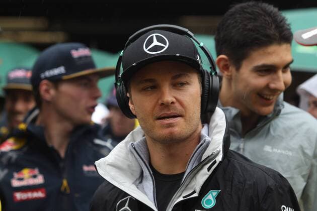 Fußball, WM Quali, Training Nationalteam Schweden in Budapest Brazilian Grand Prix, Sao Paulo 10 - 13 November 2016 13.11.2016 - Max Verstappen (NED) Red Bull Racing RB12, Nico Rosberg (GER) Mercedes AMG F1 W07 Hybrid and Esteban Ocon (FRA) Manor Racing MRT05 at drivers parade 