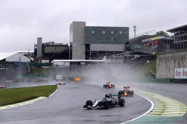 Brazilian Grand Prix, Sao Paulo 10 - 13 November 2016 13.11.2016 - Race, Nico Rosberg (GER) Mercedes AMG F1 W07 Hybrid leads Max Verstappen (NED) Red Bull Racing RB12 