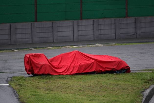 Formel 1, GP von Brasilien - Crash Kimi Räikkönen Brazilian Grand Prix, Sao Paulo 10 - 13 November 2016 13.11.2016 - Race, The Scuderia Ferrari SF16-H of Kimi Raikkonen (FIN) Scuderia Ferrari SF16-H after Crash 