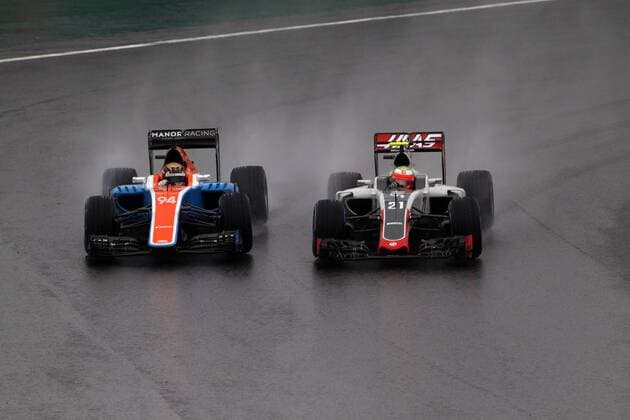 Brazilian Grand Prix, Sao Paulo 10 - 13 November 2016 13.11.2016 - Race, Pascal Wehrlein (GER) Manor Racing MRT05 and Esteban Gutierrez (MEX) Haas F1 Team VF-16 