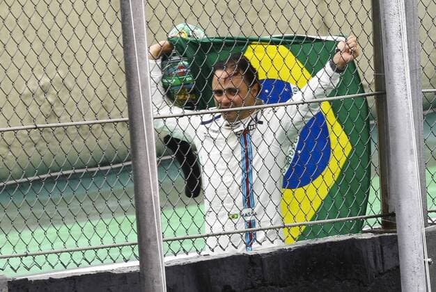 Grande Pr?mio do Brasil de F?rmula 1 2016 SÃO PAULO, SP - 13.11.2016: GRANDE PRÊMIO DO BRASIL DE FÓRMULA 1 2016 - In the photo the pilot Felipe Massa Team Williams Martini Racing, the track runs crying after crashing during the Brazil Grand Prix Formula 1 in 2016 held this Sunday (13) at the Interlagos Circuit. (Photo: Aloisio Mauricio Fotoarena) x1229670x  AloisioxMauricio