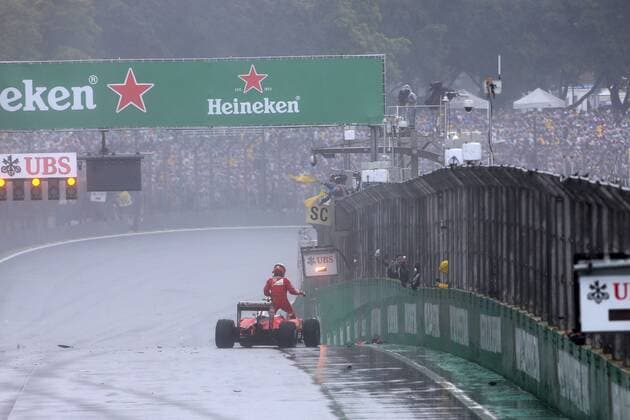 Formel 1, GP von Brasilien - Crash Kimi Räikkönen Brazilian Grand Prix, Sao Paulo 10 - 13 November 2016 13.11.2016 - Race, Crash, Kimi Raikkonen (FIN) Scuderia Ferrari SF16-H 