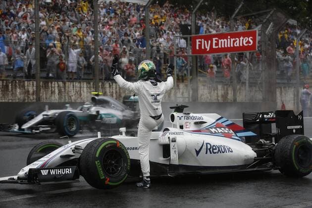 Brazilian driver Felipe Massa from Williams gets out of his car after suffering an accident during Brazil s Formula One Grand Prix at Interlagos race track in Sao Paulo, Brazil, 13 November 2016. BRAZIL S FORMULA ONE GRAND PRIX !ACHTUNG: NUR REDAKTIONELLE NUTZUNG!  SAO001 20161113-636146708358514247