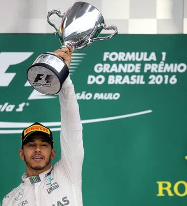 Themen der Woche Bilder des Tages - SPORT Grande Pr?mio do Brasil de F?rmula 1 2016 SÃO PAULO, SP - 13.11.2016: GRANDE PRÊMIO DO BRASIL DE FÓRMULA 1 2016 - Lewis Hamilton (GBR) Mercedes AMG Petronas F1 Team celebrates his victory during the Brazil Grand Prix Formula 1 in 2016 held at the Interlagos Circuit on Sunday. (Photo: Rodolfo Buhrer La Imagem Fotoarena) x1229758x  RodolfoxBuhrer