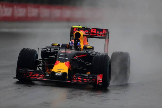 Brazilian Grand Prix, Sao Paulo 10 - 13 November 2016 13.11.2016 - Race, Max Verstappen (NED) Red Bull Racing RB12 waves to the fans 