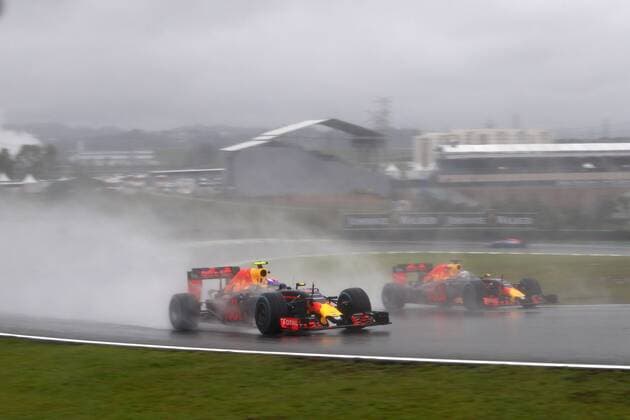 Brazilian Grand Prix, Sao Paulo 10 - 13 November 2016 13.11.2016 - Race, Max Verstappen (NED) Red Bull Racing RB12 and Daniel Ricciardo (AUS) Red Bull Racing RB12 