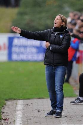 Trainerin Inka Grings ( MSV Duisburg ) emotional an der Seitenlinie. 13.11.2016 --- Fussball --- 1. Bundesliga --- MSV Duisburg vs TSG 1899 Hoffenheim Duisburg Copyright: xThienel Eibner-Pressefotox EP_TTL