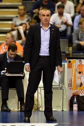 Volleyball, Herren, Saison 2016 17, 1. Bundesliga, 4. Spieltag, BR Volleys - TSG Solingen Volleys, Cheftrainer Roberto Serniotti (Berlin Recycling Volleys), 13.11.16,