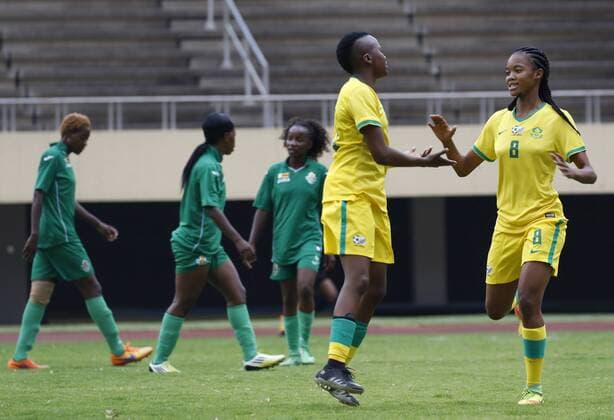 (161111) -- HARARE, Nov. 11, 2016 () -- South Africa women soccer team striker Thembi Kgatlana (2nd R) is congratulated by teammate Linda Mothaus (R) after scoring during an International Friendly Länderspiel match against Zimbabwean football team at the National Sports Stadium in Harare, Zimbabwe, Nov. 10, 2016. South Africa won 3-0. () ZIMBABWE-HARARE-SOCCER-INTERNATIONAL FRIENDLY MATCH-SOUTH AFRICA VS ZIMBABWE Xinhua 
