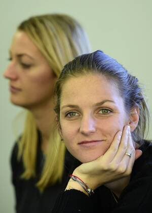 From left: Fed Cup winners, Czech tennis players Petra Kvitova and Karolina Pliskova meet journalists in Prague, Czech Republic, November 14, 2016 (CTKxPhoto RomanxVondrous) CTKPhotoP201611140622601  vnd 3