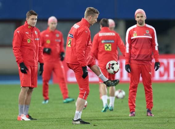 Fußball, Nationalteam Österreich Training SOCCER - AUT vs SVK, test match, preview VIENNA,AUSTRIA,14.NOV.16 - SOCCER - OEFB international match Länderspiel Austria vs Slovakia, preview, training team AUT. Image shows Stefan Ilsanker (AUT), Marc Janko (AUT) and Lukas Hinterseer (AUT). GEPAxpictures xChristianxOrt