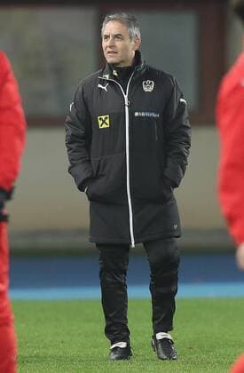 Fußball, Nationalteam Österreich Training SOCCER - AUT vs SVK, test match, preview VIENNA,AUSTRIA,14.NOV.16 - SOCCER - OEFB international match Länderspiel Austria vs Slovakia, preview, training team AUT. Image shows head coach Marcel Koller (AUT). GEPAxpictures xChristianxOrt