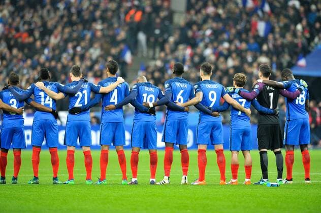 Schweigeminute für die Opfer der Anschläge vom 13. November 2015 - Fussball Nationalteam : Frankreich vs Schweden - WM Quali - 11 11 2016 FEP Panoramic 