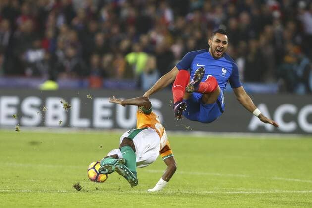 Bilder des Tages - SPORT Geoffroy Serey Die (Elfenbeinküste) vs Dimitri Payet (France) Fußball : Nationalteam - Frankreich vs Elfenbeinküste - Testspiel - - 15 11 2016 GwendolineLeGoff Panoramic 