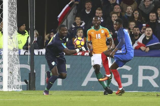 Sylvain Gbohouo (Elfenbeinküste) vs Ousmane Dembele (France) Fußball : Nationalteam - Frankreich vs Elfenbeinküste - Testspiel - - 15 11 2016 GwendolineLeGoff Panoramic 