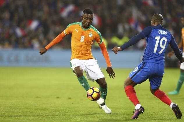 Salomon Kalou (Elfenbeinküste) vs Djibril Sidibe (France) Fußball : Nationalteam - Frankreich vs Elfenbeinküste - Testspiel - - 15 11 2016 GwendolineLeGoff Panoramic 