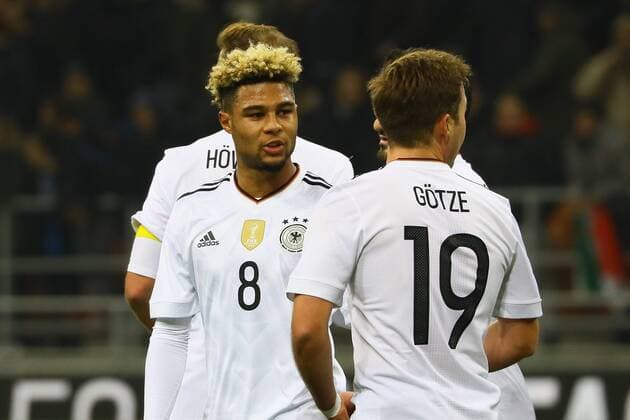 Serge Gnabry (Deutschland Germany) und Mario Götze (Deutschland Germany)- 15.11.2016: Italien vs. Deutschland, Giuseppe-Meazza-Stadion Mailand